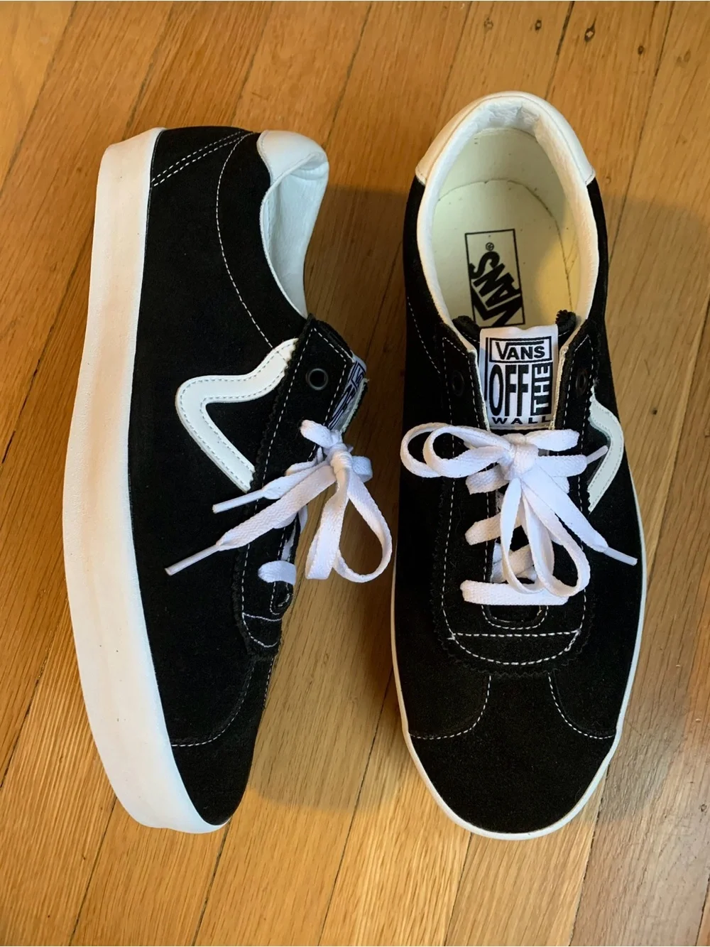 NWOB VANS OFF THE WALL Black Suede/White Trim Lace-Up Sneakers Men 11.5/Women 13